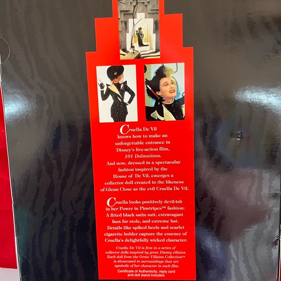 Cruella Di Ville power in pin stripes villain collection Barbie - Picture 3 of 3